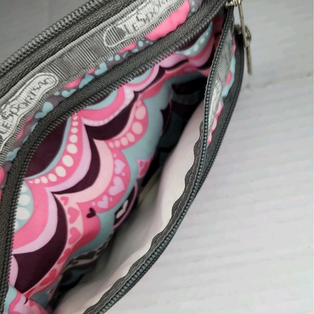 LeSportsac 3 Zipper Wallet Cosmetic Bag Triple Zipper Pink Grey Hearts - Picture 4 of 6